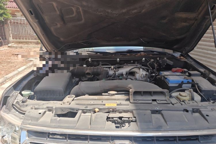Used Mitsubishi Pajero 2011 3.0L Elite Overdrive Edition Engine Bay Right