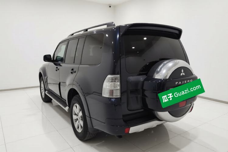 Used Mitsubishi Pajero 2011 3.0L Elite Edition Exterior 2
