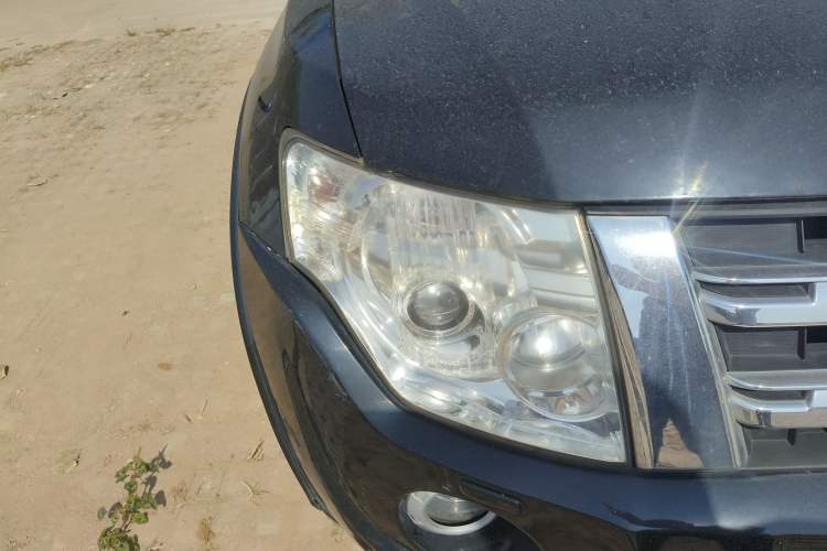 Used Mitsubishi Pajero 2011 3.0L Elite Edition Exterior 3