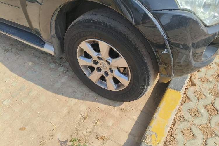 Used Mitsubishi Pajero 2011 3.0L Elite Edition Exterior 4