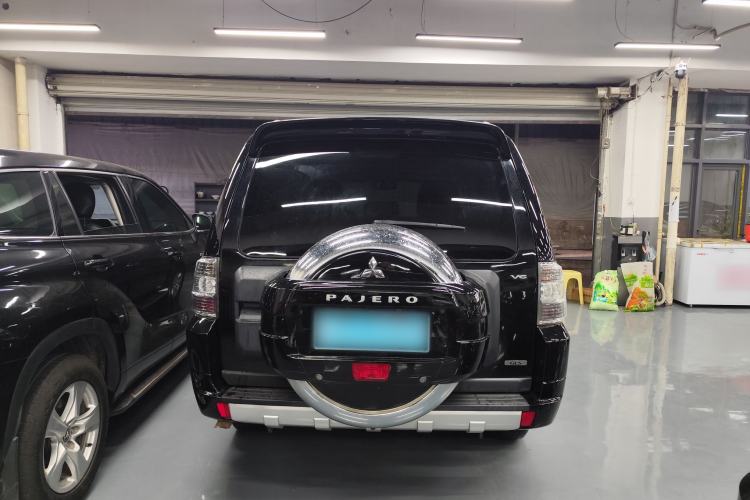 Used Mitsubishi Pajero 2011 3.0L Elite Edition Exterior 6