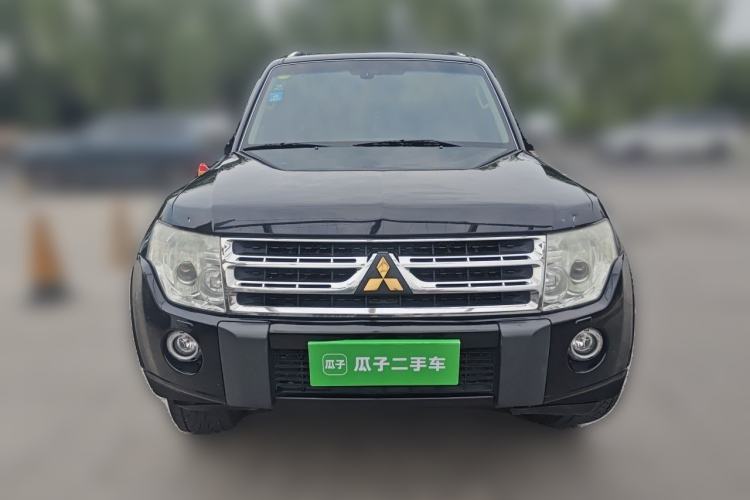 Used Mitsubishi Pajero 2011 3.8L Premium Edition Front