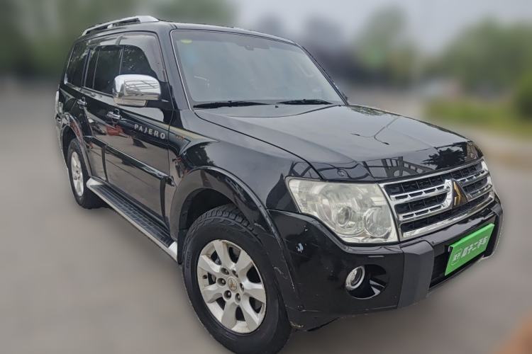 Used Mitsubishi Pajero 2011 3.8L Premium Edition Front Right 45 Deg