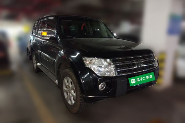 Used Mitsubishi Pajero 2011 3.0L Elite Edition Front Right 45 Deg