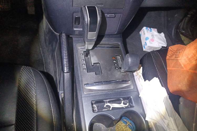 Used Mitsubishi Pajero 2011 3.0L Elite Edition Gear Lever