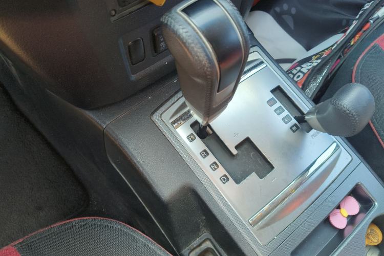 Used Mitsubishi Pajero 2011 3.0L Elite Edition Gear Lever