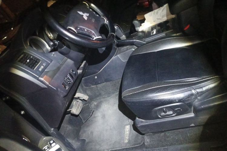 Used Mitsubishi Pajero 2011 3.0L Elite Edition Left Front Seat