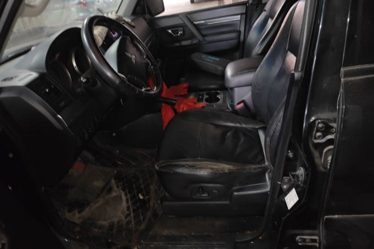 Used Mitsubishi Pajero 2011 3.0L Elite Edition Left Front Seat