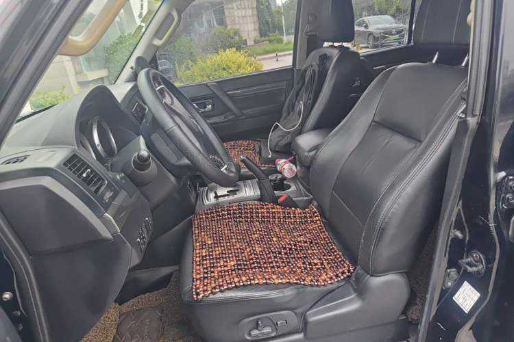 Used Mitsubishi Pajero 2011 3.8L Premium Edition Left Front Seat