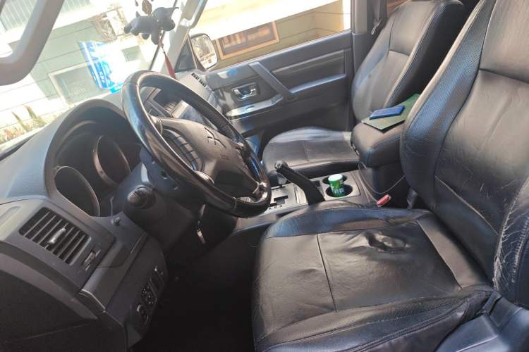Used Mitsubishi Pajero 2011 3.0L Elite Overdrive Edition Left Front Seat