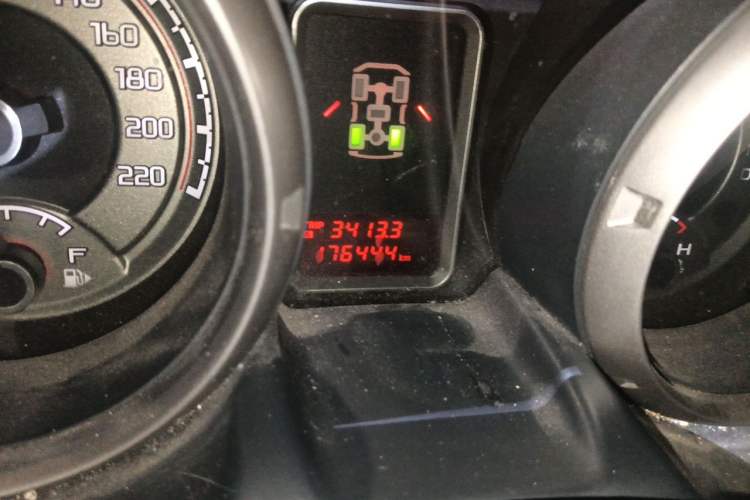 Used Mitsubishi Pajero 2011 3.0L Elite Edition Odometer Close Up