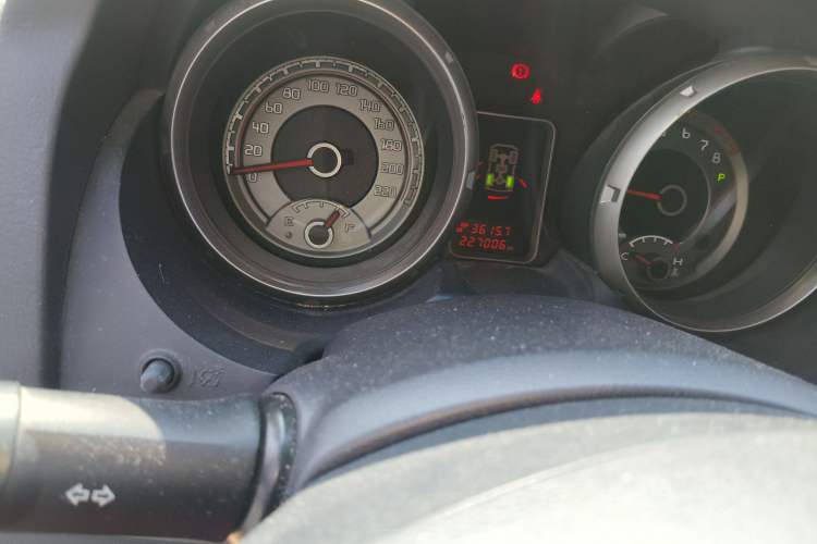 Used Mitsubishi Pajero 2011 3.0L Elite Edition Odometer Close Up