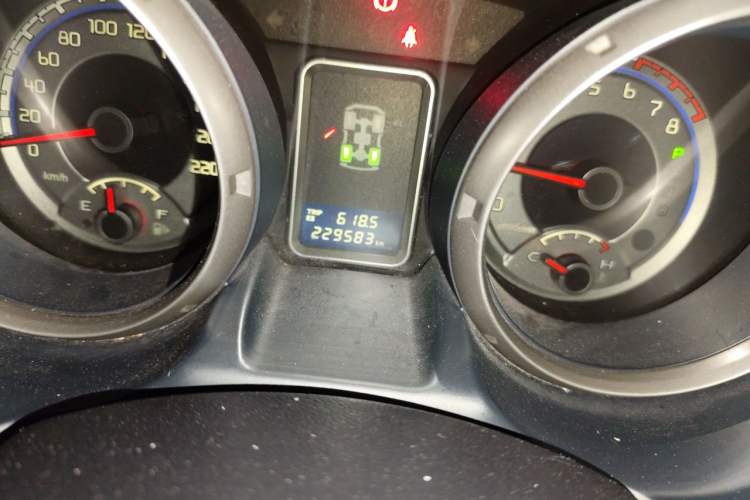 Used Mitsubishi Pajero 2011 3.0L Elite Edition Odometer Close Up