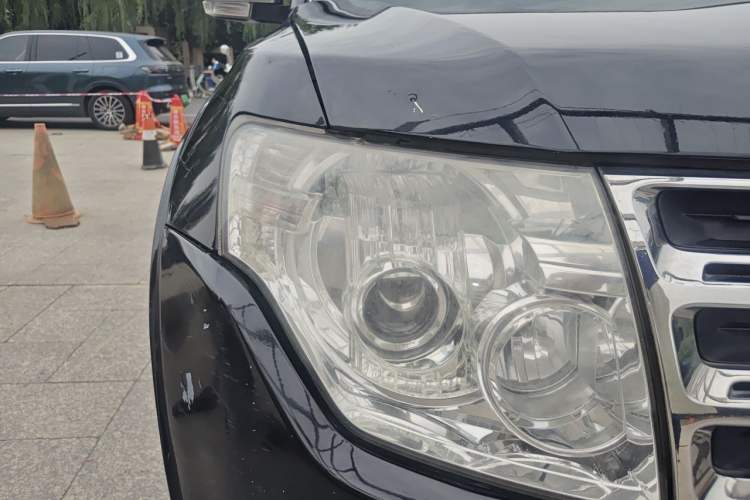 Used Mitsubishi Pajero 2011 3.8L Premium Edition Right Front Headlight