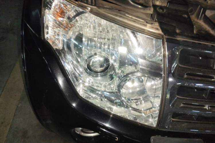 Used Mitsubishi Pajero 2011 3.0L Elite Edition Right Front Headlight