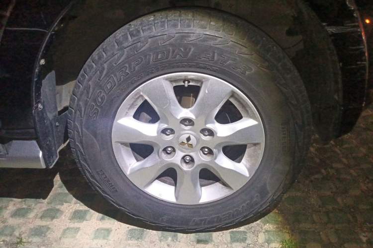 Used Mitsubishi Pajero 2011 3.0L Elite Edition Right Front Wheel Hub
