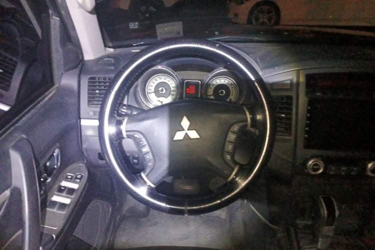 Used Mitsubishi Pajero 2011 3.0L Elite Edition Steering Wheel
