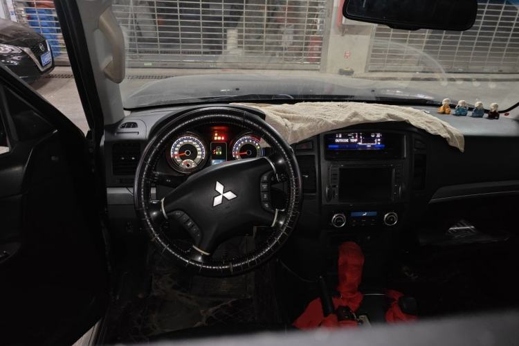 Used Mitsubishi Pajero 2011 3.0L Elite Edition Steering Wheel
