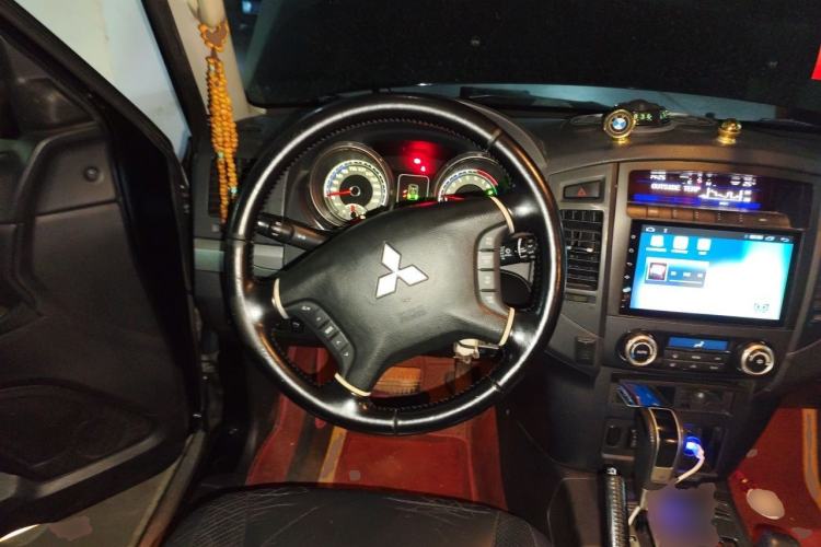 Used Mitsubishi Pajero 2011 3.0L Elite Edition Steering Wheel