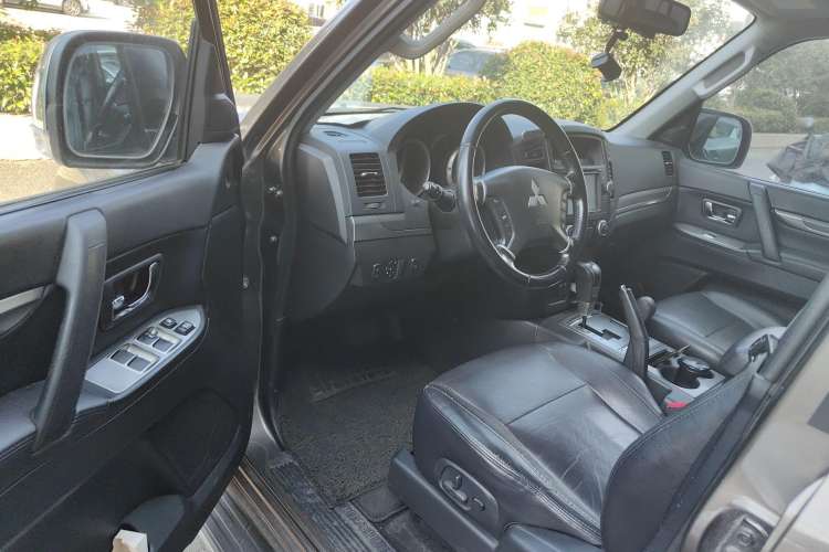 Used Mitsubishi Pajero 2011 3.0L Elite Edition Driver Seat