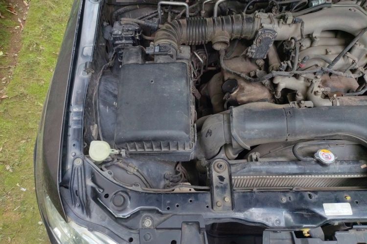 Used Mitsubishi Pajero 2011 3.0L Elite Overdrive Edition Engine Bay Right