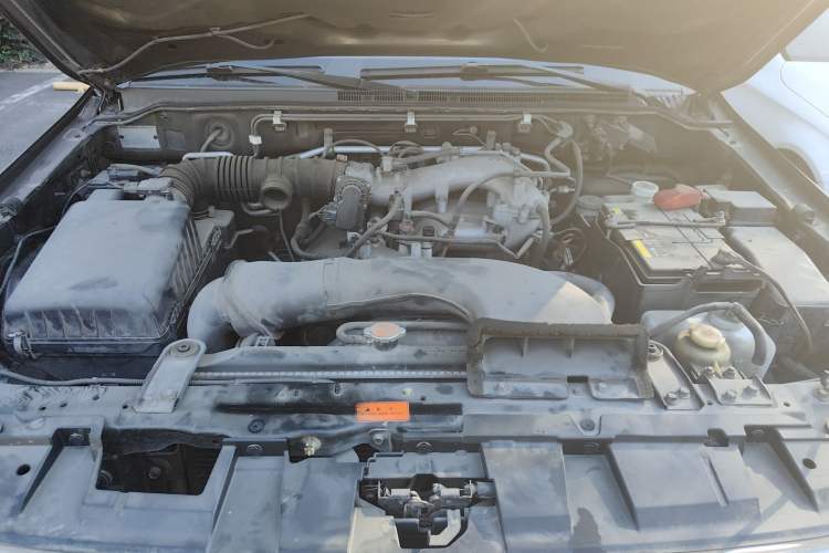 Used Mitsubishi Pajero 2011 3.0L Elite Edition Engine Bay