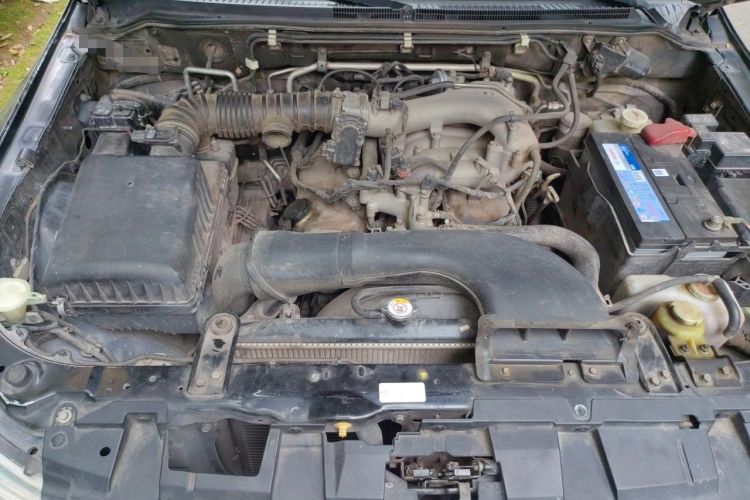 Used Mitsubishi Pajero 2011 3.0L Elite Overdrive Edition Engine Bay