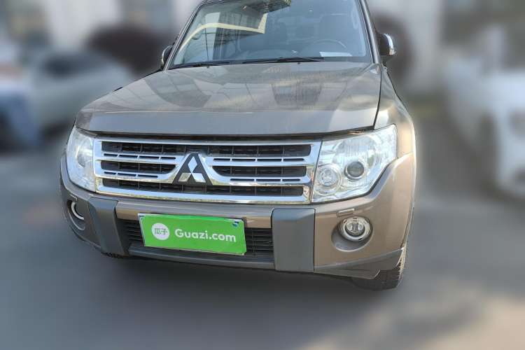 Used Mitsubishi Pajero 2011 3.0L Elite Edition Front