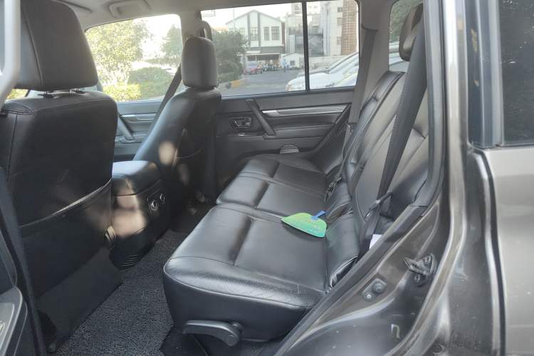 Used Mitsubishi Pajero 2011 3.0L Elite Edition Left Rear Seat