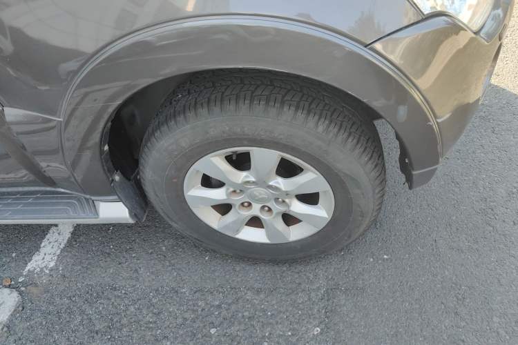 Used Mitsubishi Pajero 2011 3.0L Elite Edition Right Front Wheel Hub