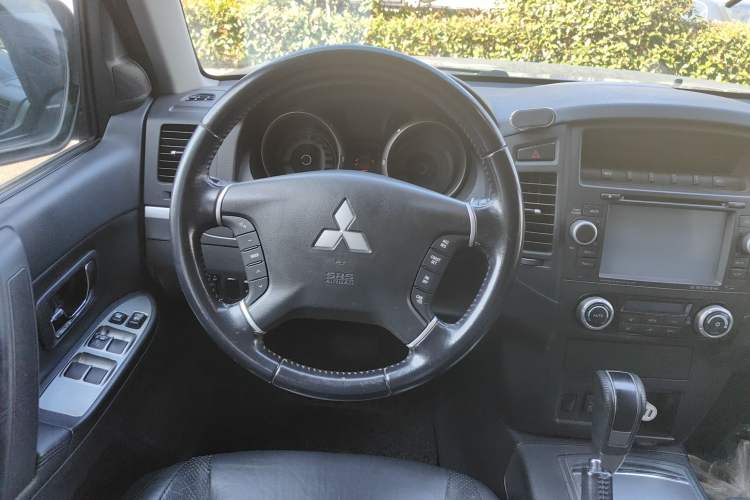 Used Mitsubishi Pajero 2011 3.0L Elite Edition Steering Wheel