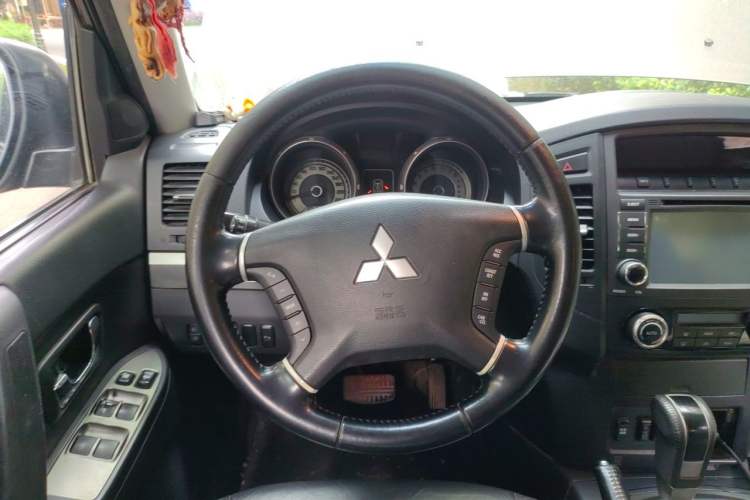 Used Mitsubishi Pajero 2011 3.0L Elite Overdrive Edition Steering Wheel