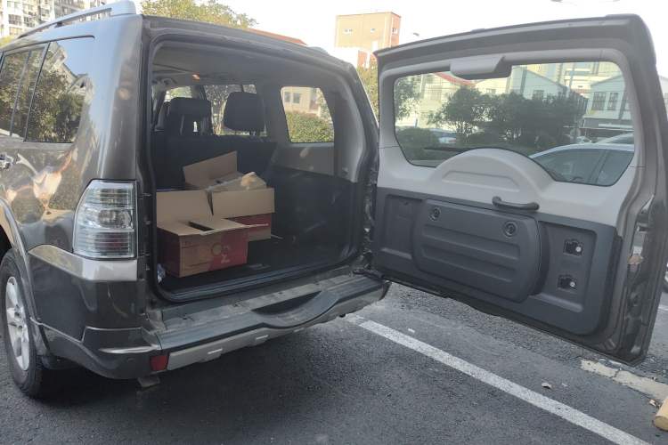 Used Mitsubishi Pajero 2011 3.0L Elite Edition Trunk