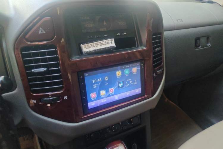 Used Mitsubishi Pajero 2011 V73 3.0L AT GLS Audio And AC Panel
