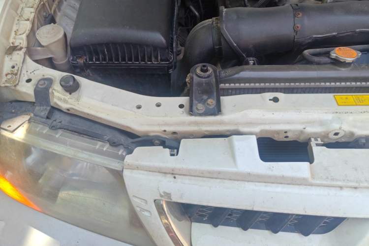 Used Mitsubishi Pajero 2011 V73 3.0L AT GLS Engine Bay Right