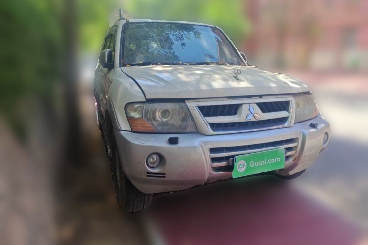 Used Mitsubishi Pajero 2011 V73 3.0L AT GLS Front Right 45 Deg