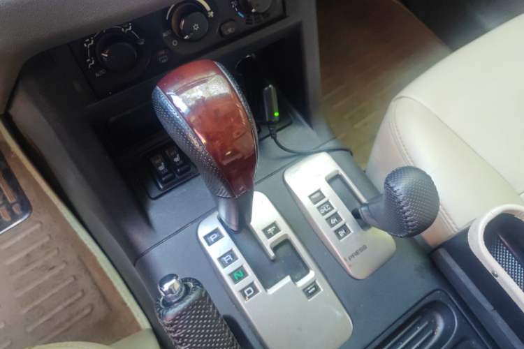 Used Mitsubishi Pajero 2011 V73 3.0L AT GLS Gear Lever