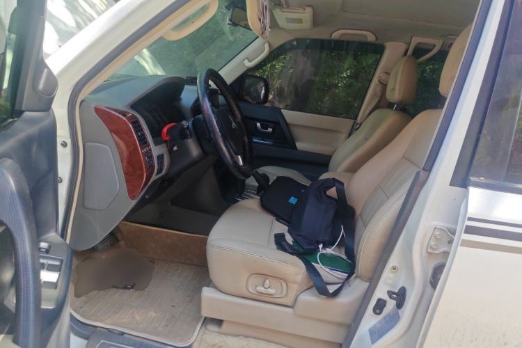 Used Mitsubishi Pajero 2011 V73 3.0L AT GLS Left Front Seat