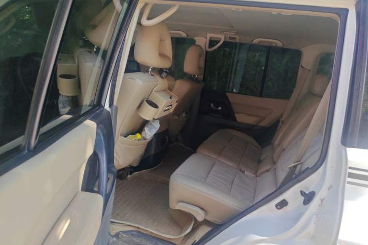 Used Mitsubishi Pajero 2011 V73 3.0L AT GLS Left Rear Seat