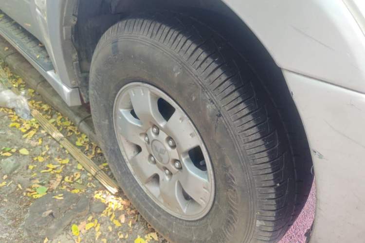 Used Mitsubishi Pajero 2011 V73 3.0L AT GLS Right Front Wheel Hub