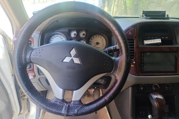 Used Mitsubishi Pajero 2011 V73 3.0L AT GLS Steering Wheel