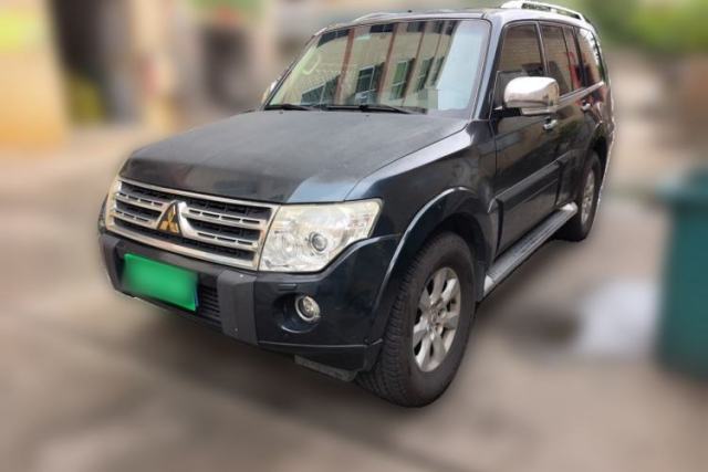 Used Mitsubishi Pajero Mitsubishi Pajero 3.0, seven-seater, automatic, gasoline-powered