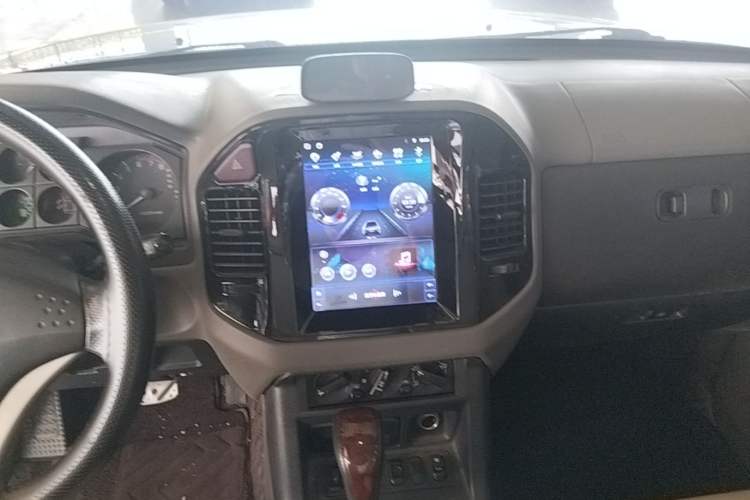 Used Mitsubishi Pajero 2011 V73 3.0L AT GLX Audio And AC Panel