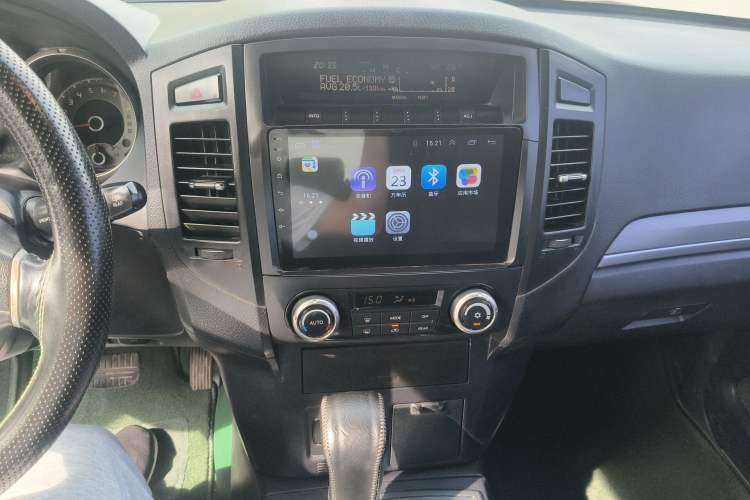 Used Mitsubishi Pajero 2011 3.0L Elite Edition Audio And AC Panel