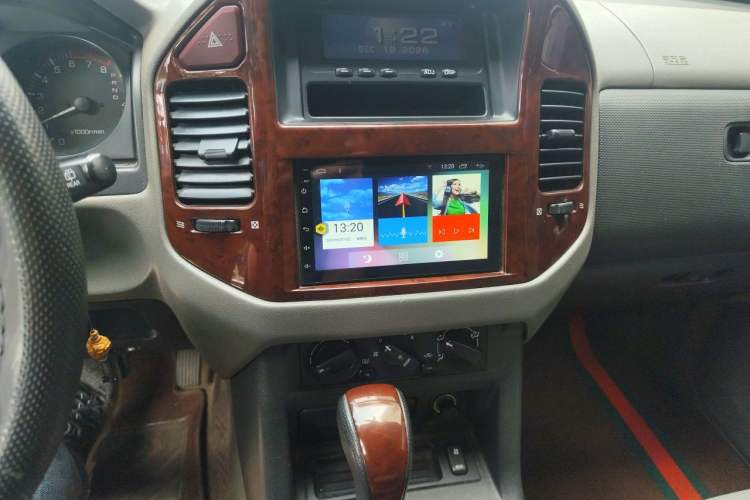 Used Mitsubishi Pajero 2011 V73 3.0L AT GLX Audio And AC Panel