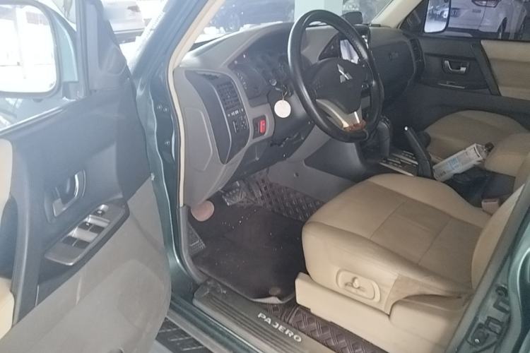 Used Mitsubishi Pajero 2011 V73 3.0L AT GLX Driver Seat
