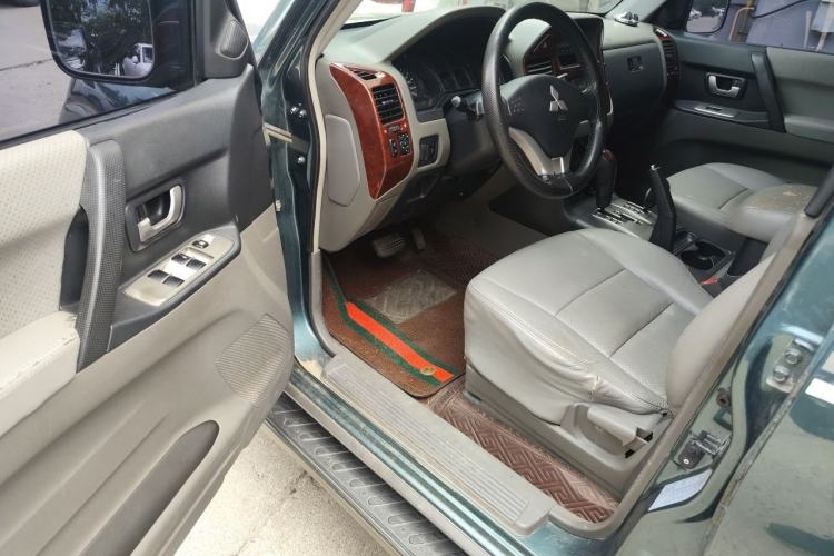 Used Mitsubishi Pajero 2011 V73 3.0L AT GLX Driver Seat