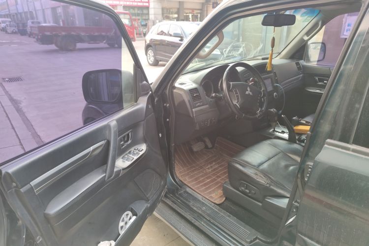 Used Mitsubishi Pajero 2011 3.0L Elite Edition Driver Seat