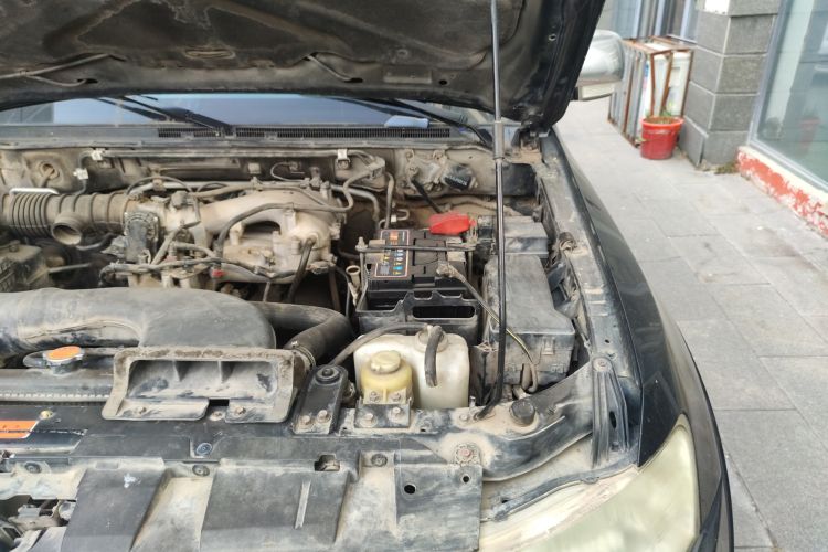 Used Mitsubishi Pajero 2011 3.0L Elite Edition Engine Bay Left