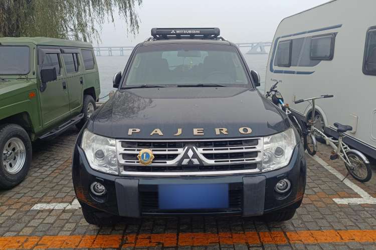Used Mitsubishi Pajero 2011 3.0L Elite Edition Front